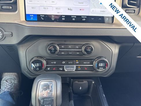Used 2025 Ford Bronco Outer Banks AWD/4WD image 25