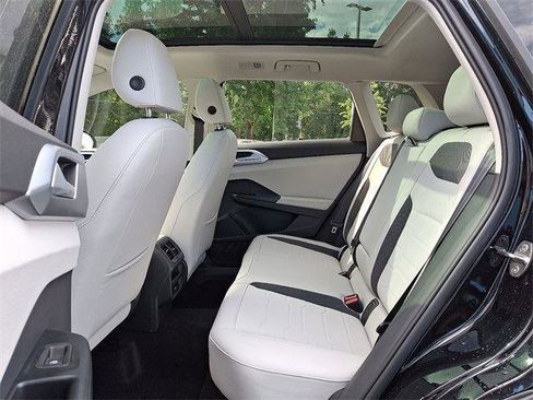 New 2025 Volkswagen Taos SE image 6