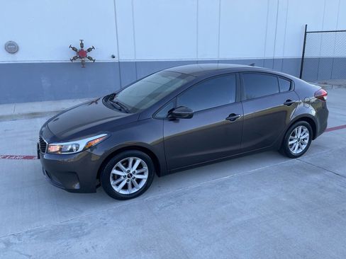 Used 2017 Kia Forte LX w/ LX Popular Package image 1