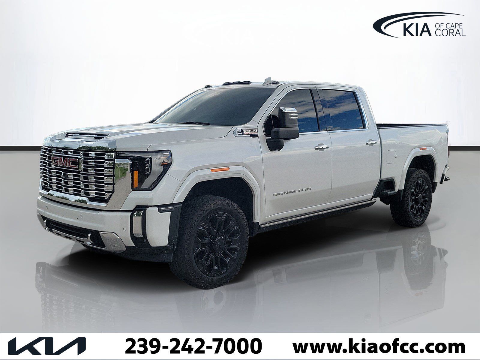 Used 2025 GMC Sierra 2500 Denali w/ Denali Reserve Package AWD/4WD image 3