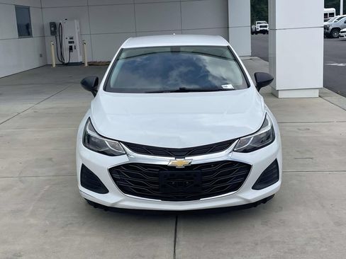 Used 2019 Chevrolet Cruze LT w/ Convenience Package FWD image 3