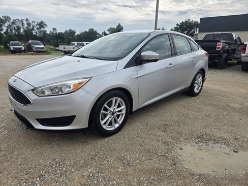 Used 2015 Ford Focus SE FWD image 4
