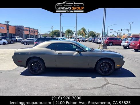 Used 2010 Dodge Challenger SE image 8