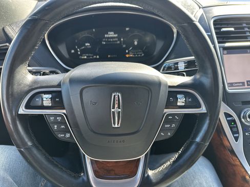 Used 2020 Lincoln Nautilus Reserve w/ Equipment Group 202A image 12