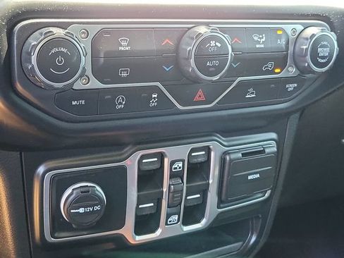 Used 2022 Jeep Wrangler Unlimited Sport AWD/4WD image 13