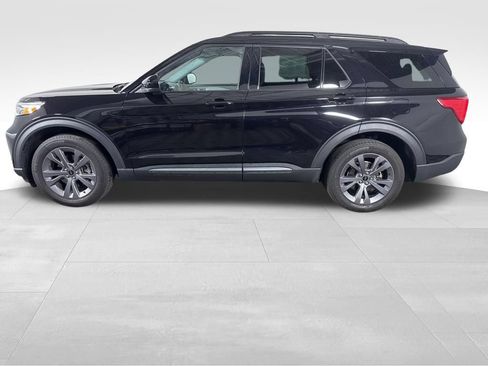 Used 2023 Ford Explorer XLT w/ Equipment Group 202A AWD/4WD image 8