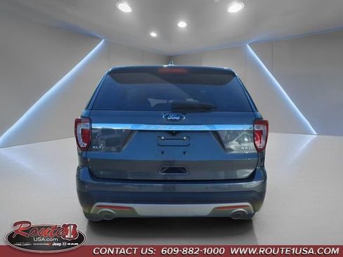 Used 2017 Ford Explorer XLT w/ Equipment Group 202A AWD/4WD image 6