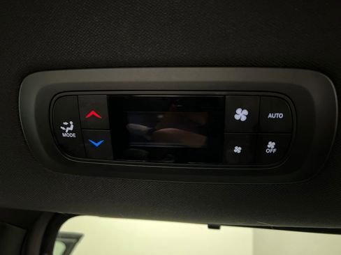 Used 2025 Chrysler Pacifica Select FWD image 28