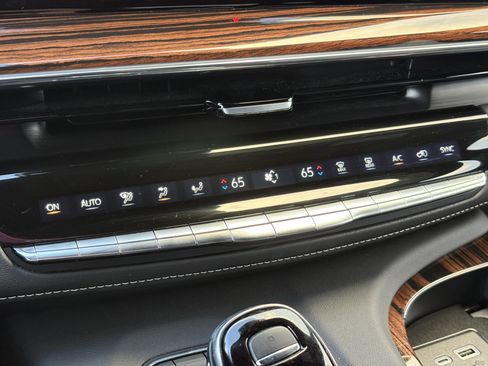 Used 2023 Cadillac Escalade Premium Luxury w/ Performance Package image 28