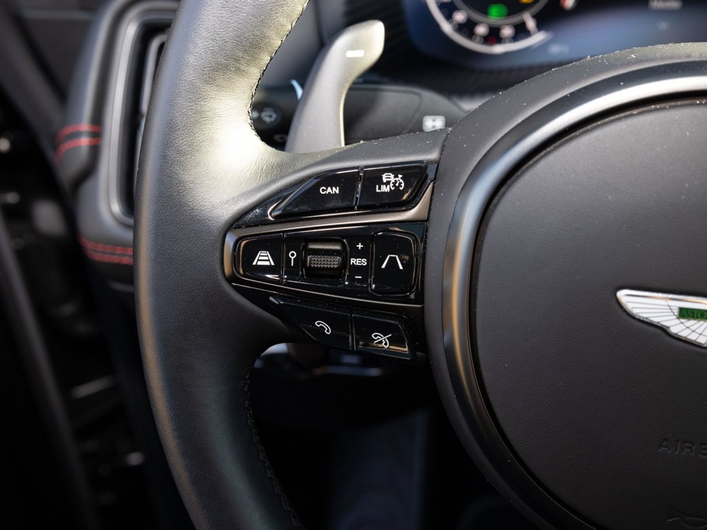 Used 2021 Aston Martin DBX AWD/4WD image 32
