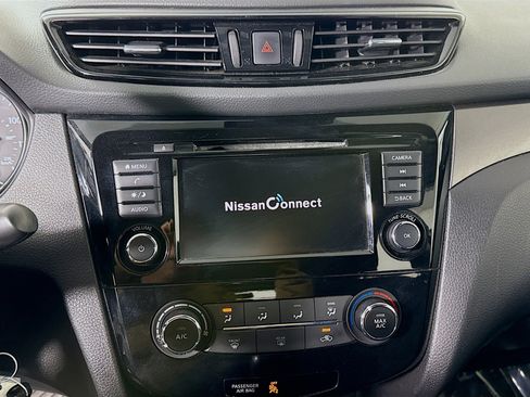 Used 2021 Nissan Rogue Sport S image 18