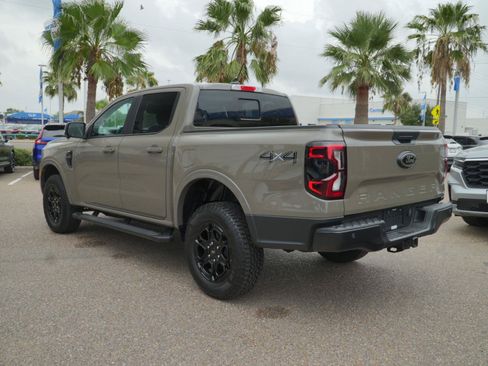 Used 2025 Ford Ranger Lariat w/ Black Appearance Package AWD/4WD image 12