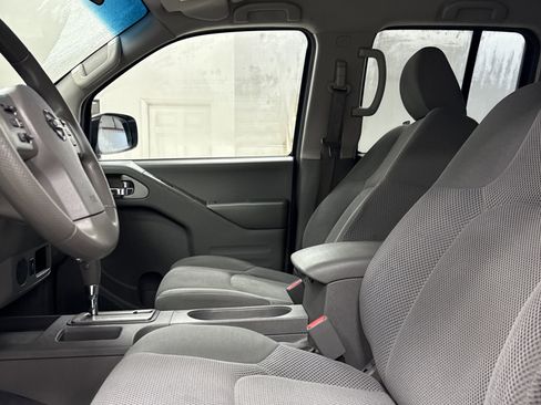 Used 2019 Nissan Frontier SV image 4