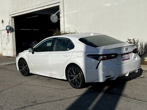 Used 2024 Toyota Camry SE image 4