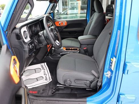 Used 2024 Jeep Wrangler Unlimited Sahara w/ Safety Group AWD/4WD image 11