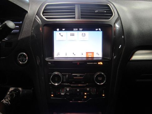 Used 2019 Ford Explorer XLT w/ Equipment Group 202A AWD/4WD image 19