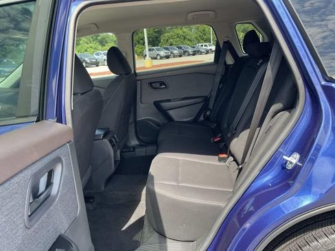 Used 2023 Nissan Rogue S FWD image 9