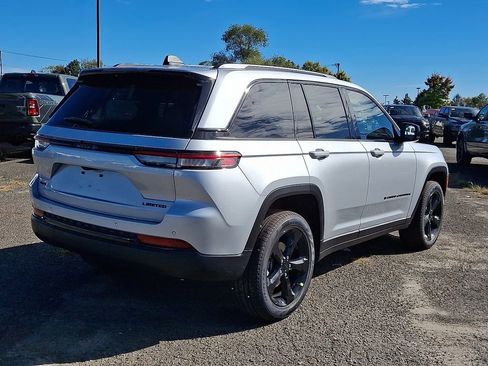 New 2025 Jeep Grand Cherokee Limited w/ Black Appearance Package AWD/4WD image 8