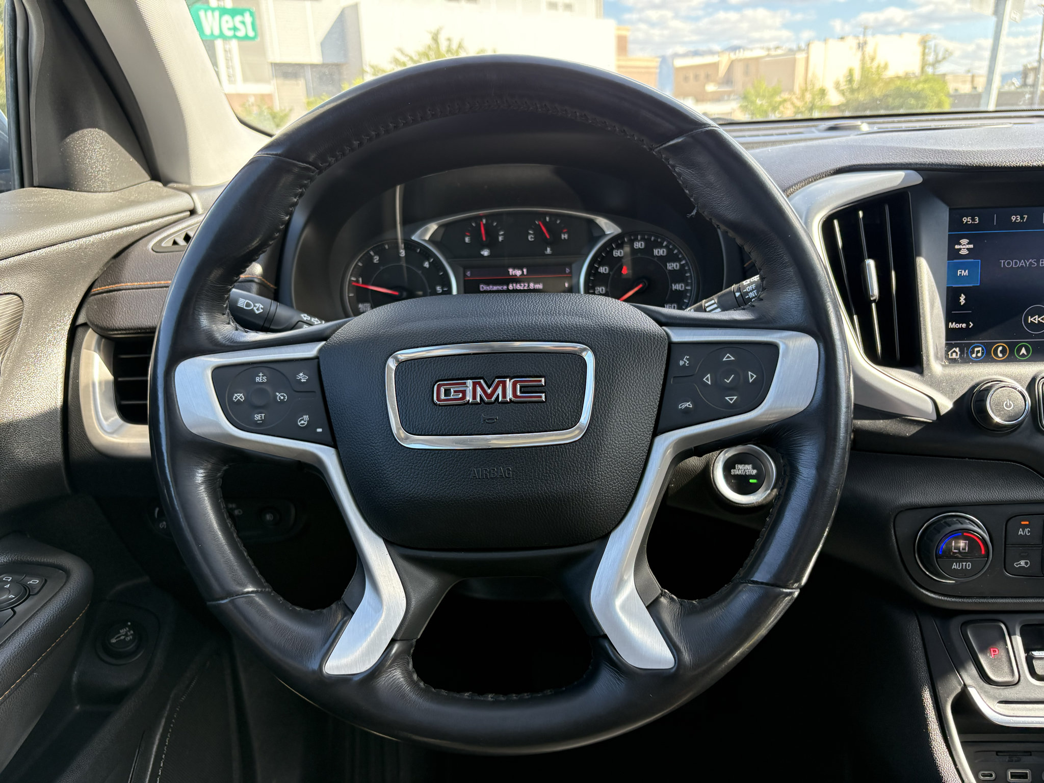 Used 2019 GMC Terrain SLT w/ Infotainment Package II AWD/4WD image 28