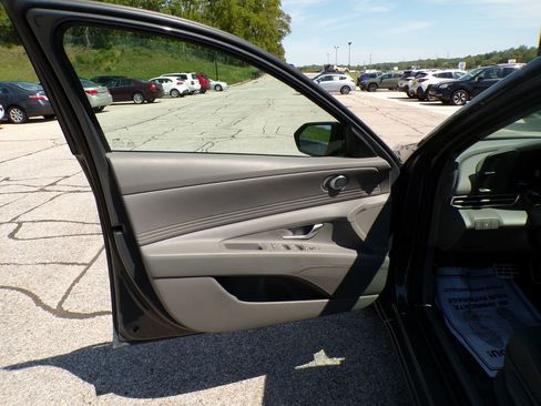 Used 2025 Hyundai Elantra Sport FWD image 20