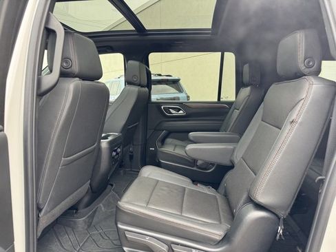 Used 2024 Chevrolet Suburban High Country image 34