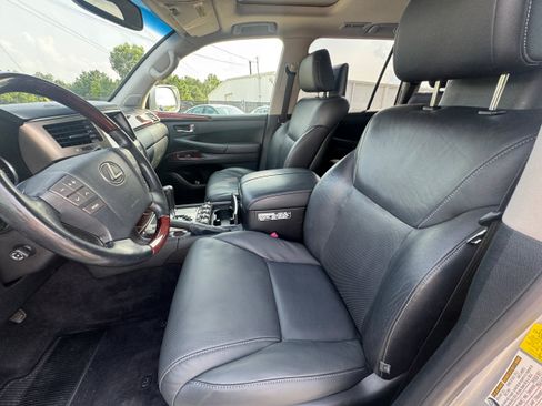 Used 2015 Lexus LX 570 4WD w/ Luxury Package image 17