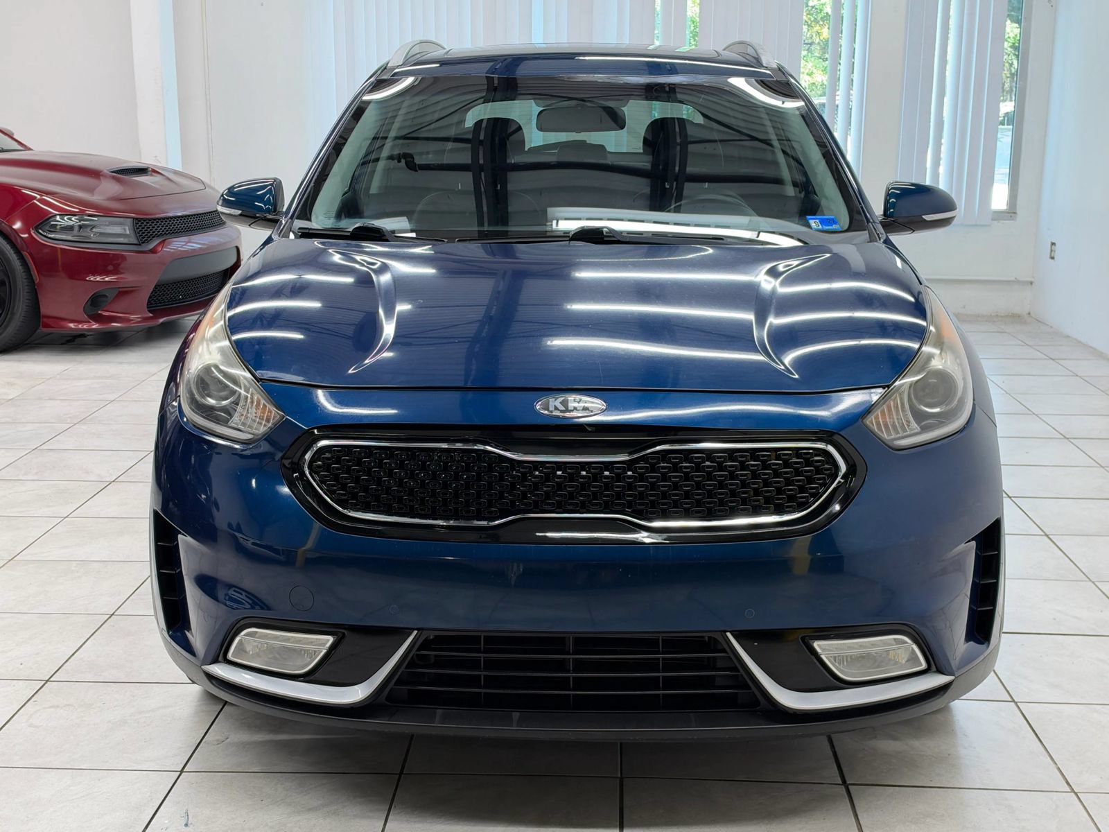 Used 2017 Kia Niro Touring FWD image 2