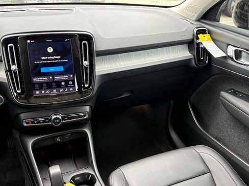 New 2026 Volvo XC40 B5 Core w/ Protection Package Premier image 12