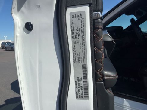 Used 2023 Jeep Grand Cherokee Summit AWD/4WD image 29