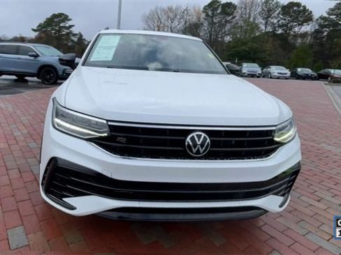 Used 2023 Volkswagen Tiguan SE R-Line image 4