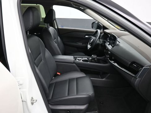 Used 2023 Nissan Rogue SL w/ SL Premium Package image 25