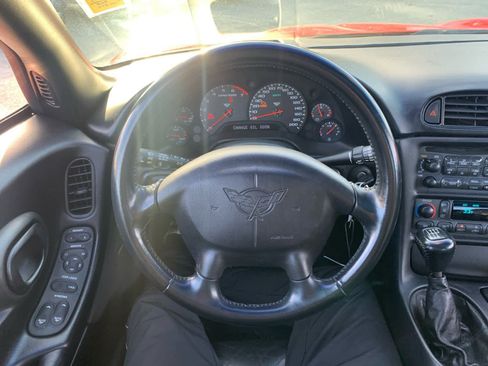 Used 1999 Chevrolet Corvette Coupe w/ Roof Pkg image 16