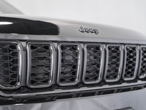 New 2025 Jeep Grand Cherokee Altitude w/ Trailer Tow Package image 11