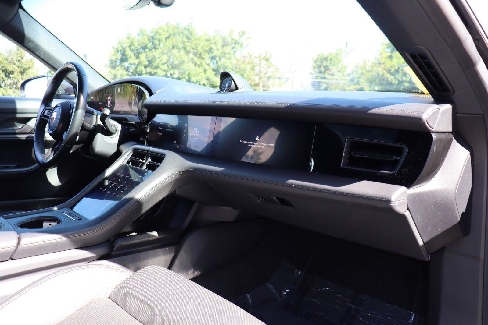 Used 2022 Porsche Taycan 4S AWD/4WD image 19