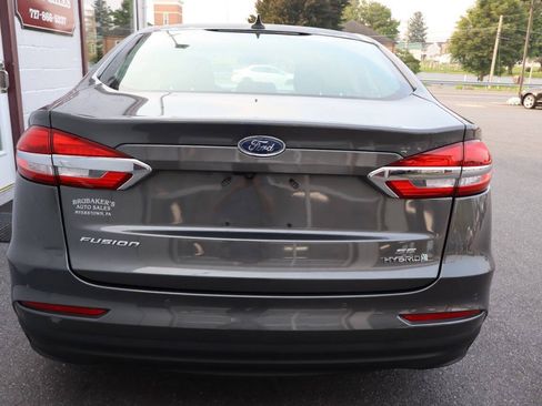 Used 2019 Ford Fusion SE FWD image 3