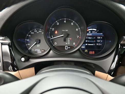 Certified 2022 Porsche Macan image 19