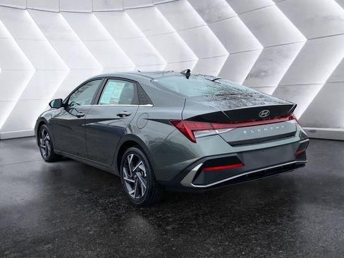 Used 2025 Hyundai Elantra SEL image 6