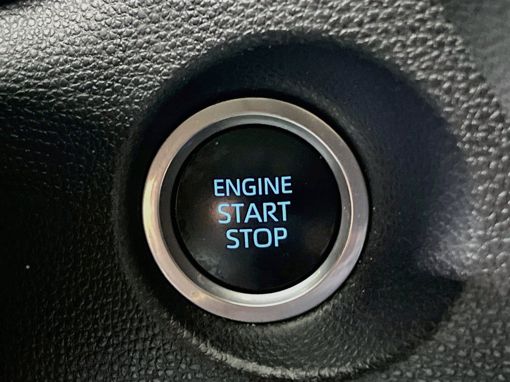 Used 2022 Toyota Corolla Cross XLE w/ Convenience Package FWD image 22
