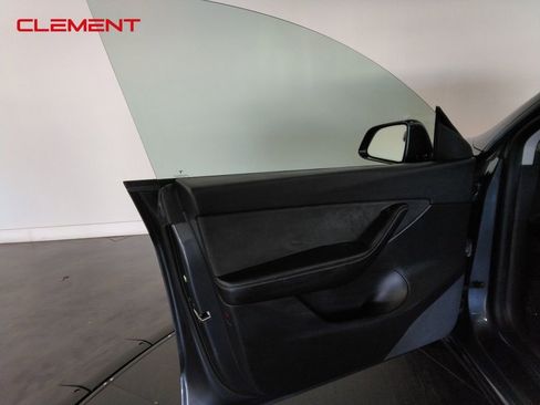 Used 2021 Tesla Model Y Long Range image 16