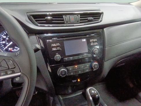 Used 2017 Nissan Rogue S image 17