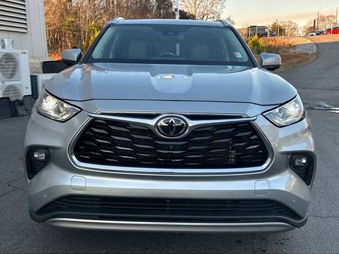 Used 2023 Toyota Highlander Platinum image 8