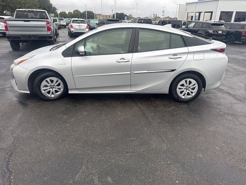 Used 2017 Toyota Prius Two image 6