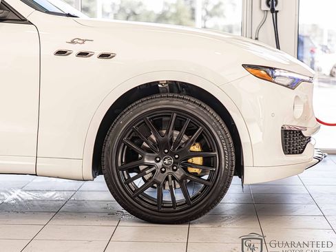 Used 2022 Maserati Levante GT image 11