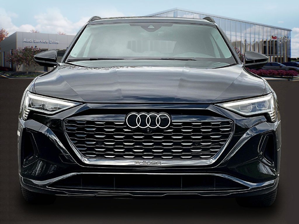 Used 2024 Audi Q8 e-tron Premium Plus w/ Premium Plus Package AWD/4WD image 2
