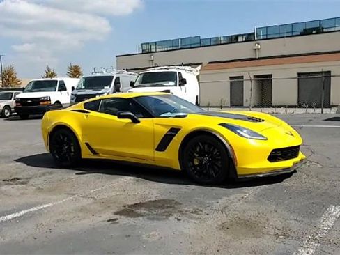 Used 2015 Chevrolet Corvette Z06 w/ 3LZ Preferred Equipment Group image 2