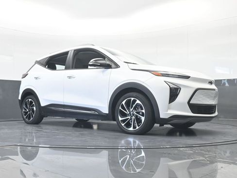 Used 2023 Chevrolet Bolt EUV Premier image 74