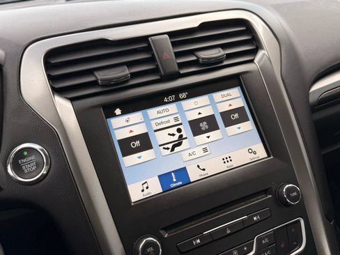 Used 2017 Ford Fusion SE w/ Equipment Group 602A FWD image 29