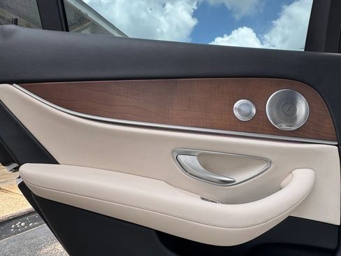 Used 2017 Mercedes-Benz E 300 image 22