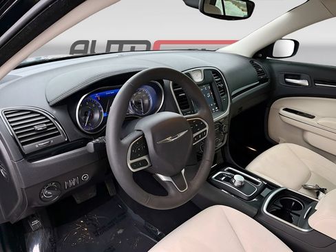Used 2023 Chrysler 300 Touring w/ Safetytec Plus Group RWD image 9
