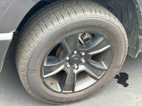 Used 2020 RAM 1500 Big Horn AWD/4WD image 9